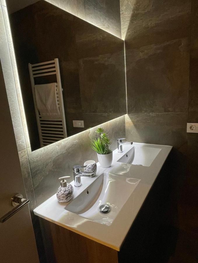 Suite Privada Frente A La Piscina Para 2 Personas Con Sofa Cama Para 2 Mas 4P No Es Casa Completa San Vicente Raspeig Luaran gambar