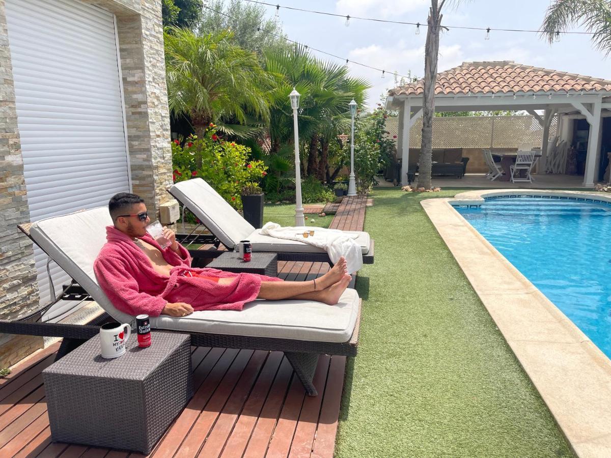 Suite Privada Frente A La Piscina Para 2 Personas Con Sofa Cama Para 2 Mas 4P No Es Casa Completa San Vicente Raspeig Luaran gambar