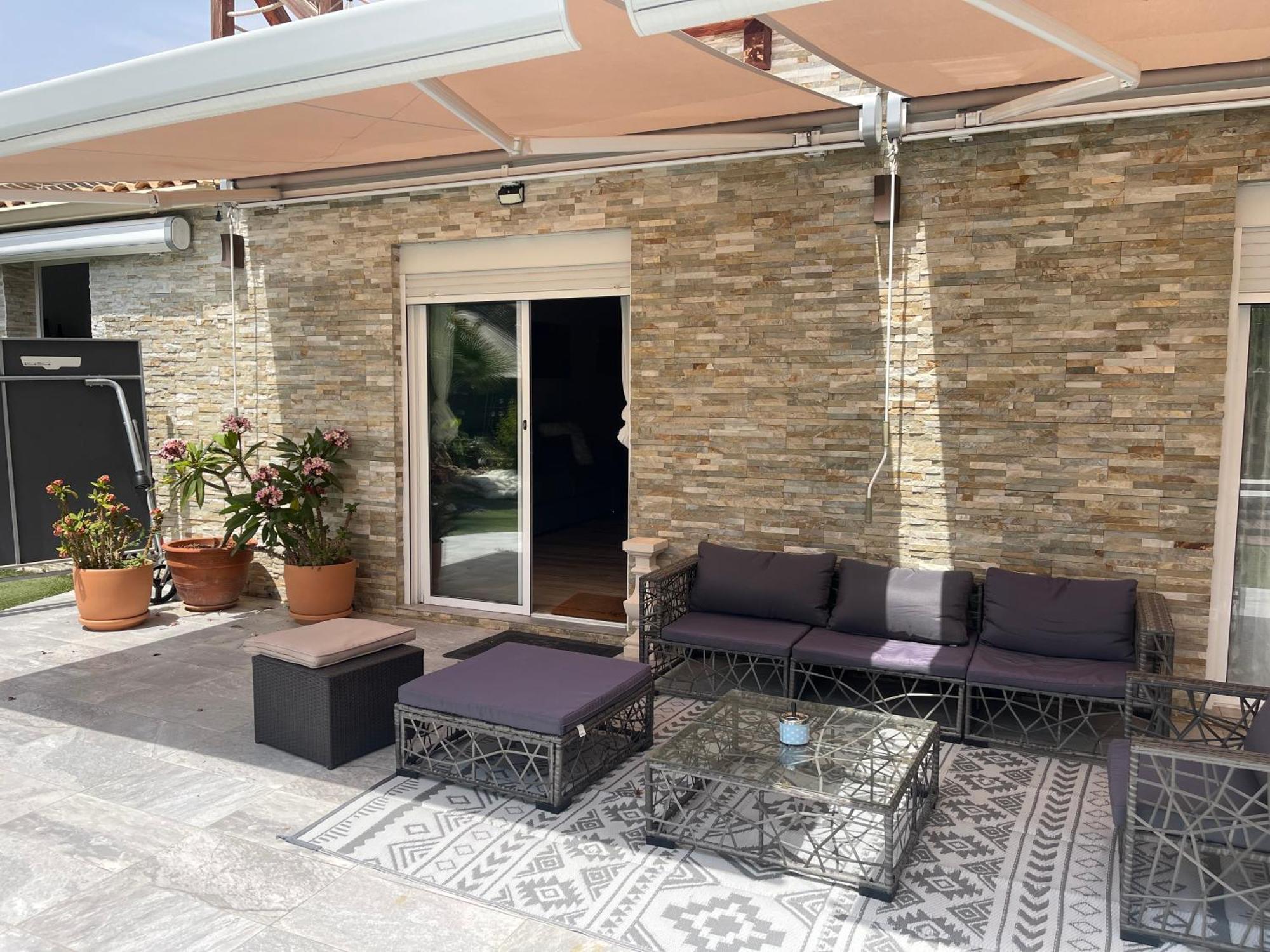 Suite Privada Frente A La Piscina Para 2 Personas Con Sofa Cama Para 2 Mas 4P No Es Casa Completa San Vicente Raspeig Luaran gambar