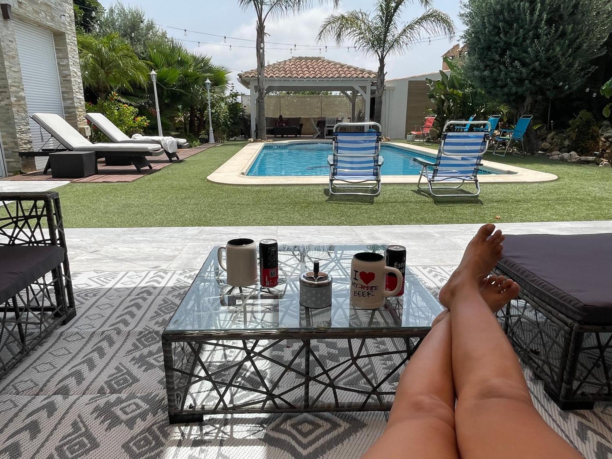 Suite Privada Frente A La Piscina Para 2 Personas Con Sofa Cama Para 2 Mas 4P No Es Casa Completa San Vicente Raspeig Luaran gambar