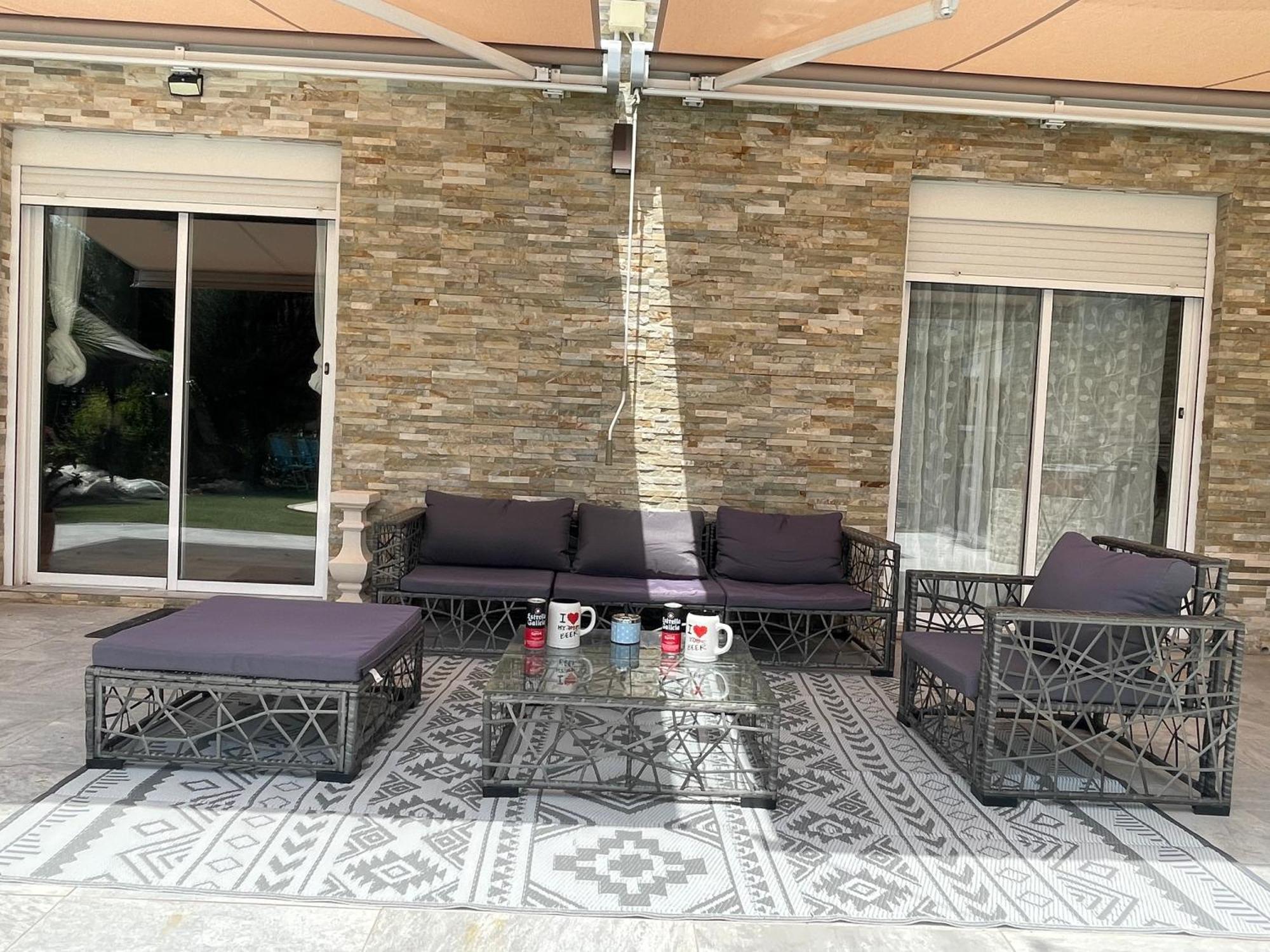 Suite Privada Frente A La Piscina Para 2 Personas Con Sofa Cama Para 2 Mas 4P No Es Casa Completa San Vicente Raspeig Luaran gambar